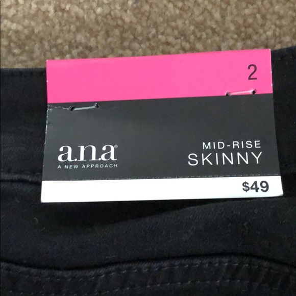 NWT a.n.a Black Mid-Rise Skinny Jeans. Like new - Picture 5 of 5